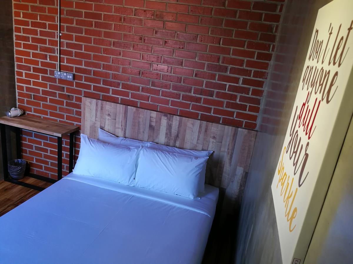 The Rise Room Kuala Terengganu Exteriör bild A room at the hotel