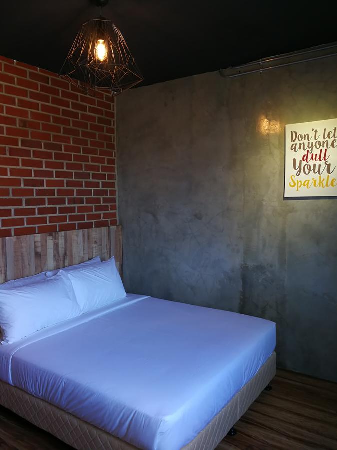 The Rise Room Kuala Terengganu Exteriör bild A room at the hotel