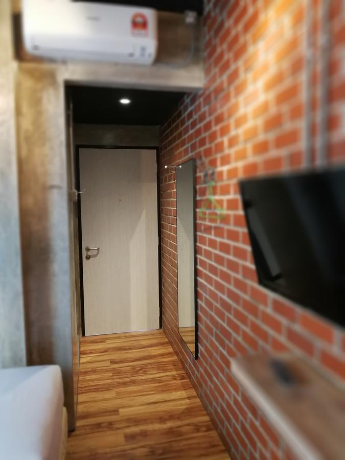 The Rise Room Kuala Terengganu Exteriör bild A corridor in a house