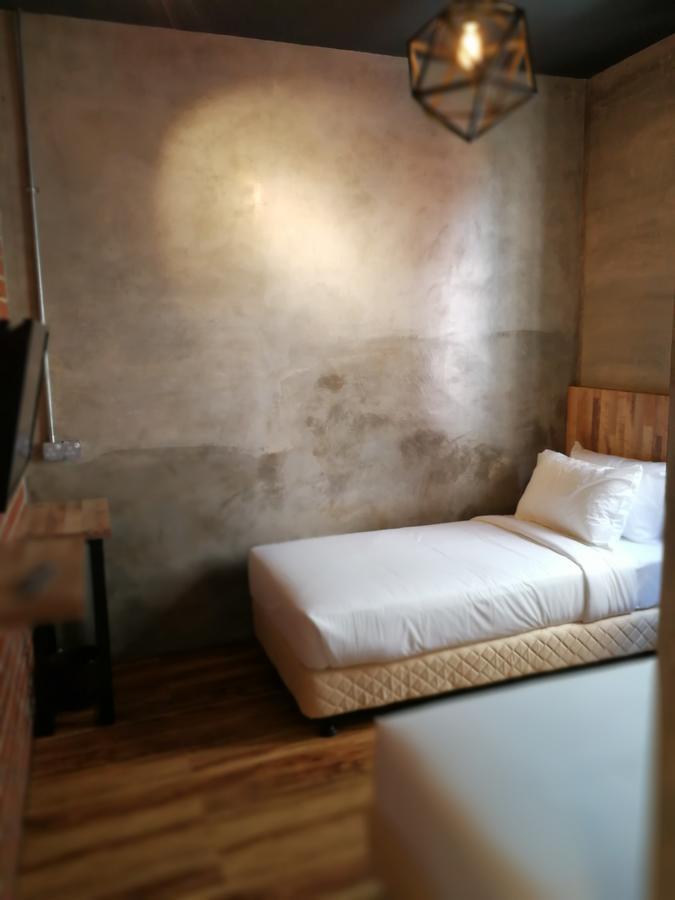 The Rise Room Kuala Terengganu Exteriör bild A room at the hotel