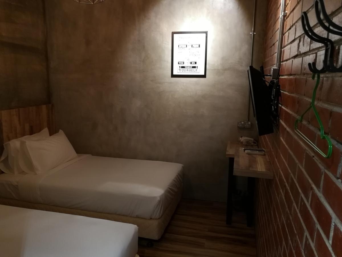 The Rise Room Kuala Terengganu Exteriör bild A room at the hotel