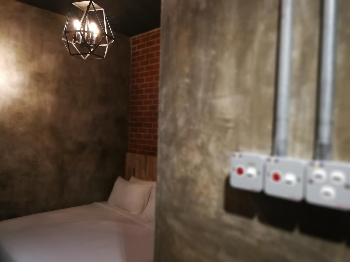 The Rise Room Kuala Terengganu Exteriör bild A room at the hotel
