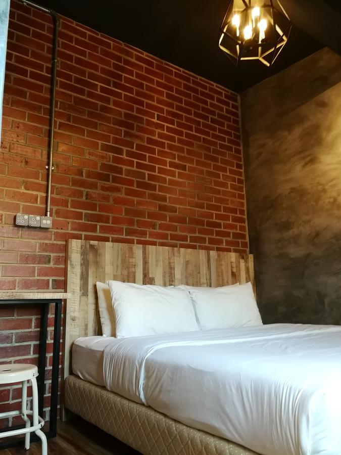 The Rise Room Kuala Terengganu Exteriör bild A bedroom at the hotel