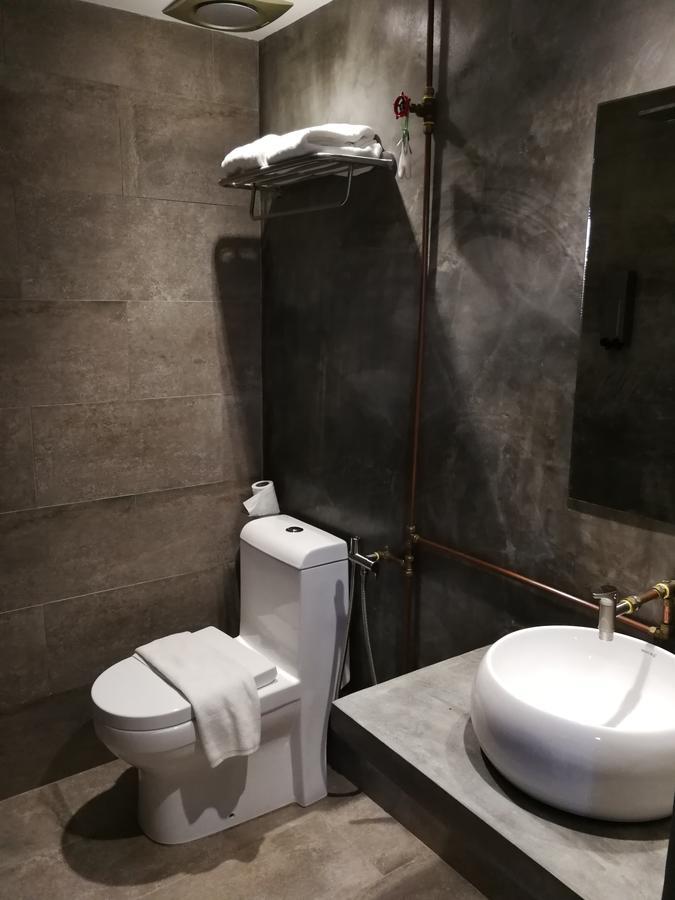 The Rise Room Kuala Terengganu Exteriör bild Bathroom